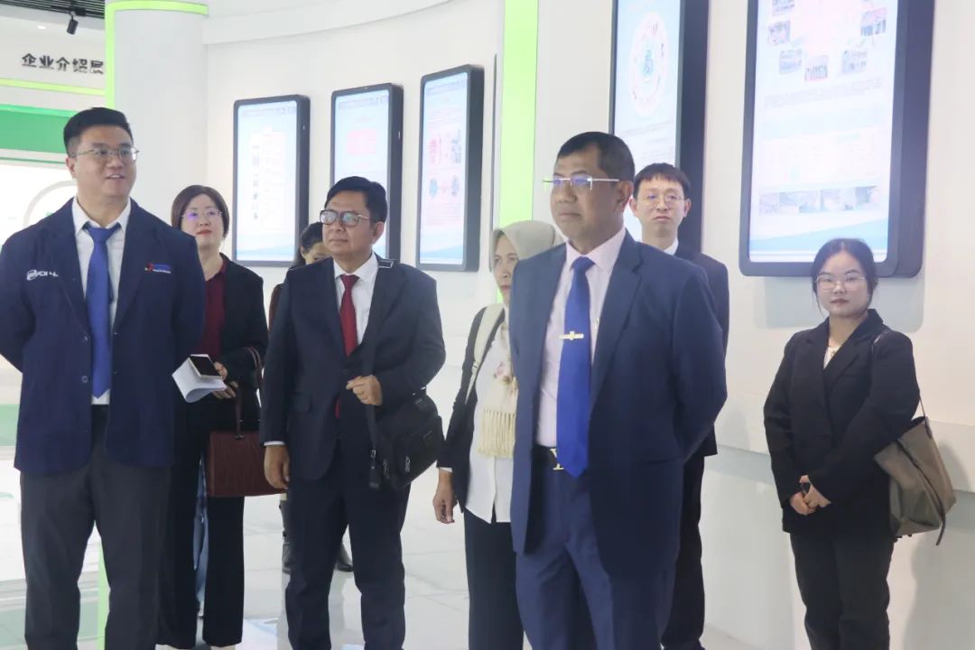 20231208-3-印尼工業(yè)部、莫羅瓦利金屬工業(yè)理工學(xué)院、佛山職業(yè)技術(shù)學(xué)院蒞臨邦普循環(huán)交流訪問.jpg